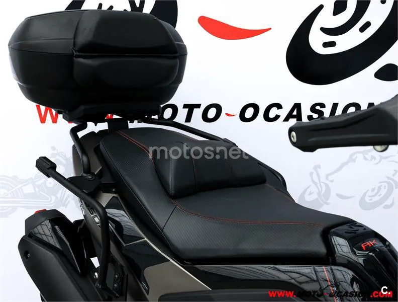 Kymco AK 550 – Vista 11