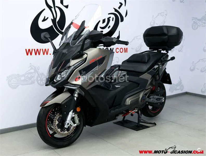 Kymco AK 550 – Vista 8