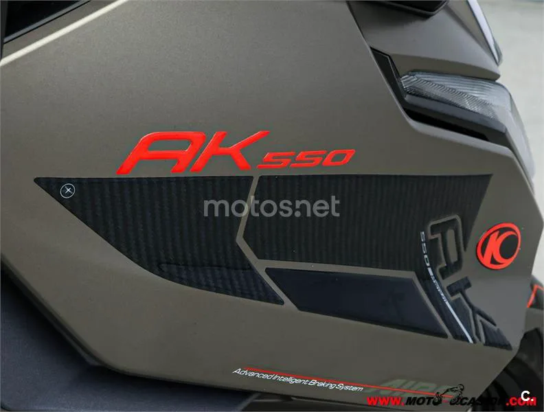 Kymco AK 550 – Vista 9