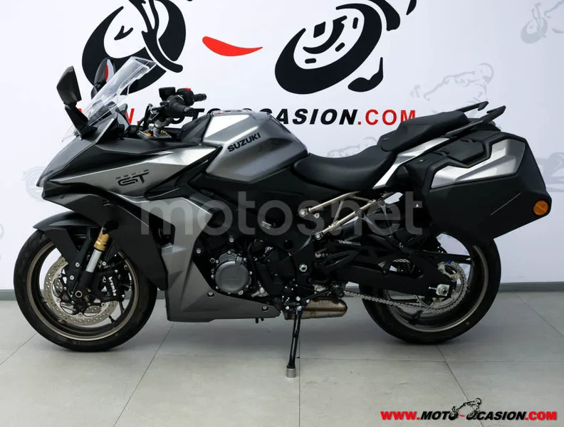 Suzuki GSX-S – Vista 8