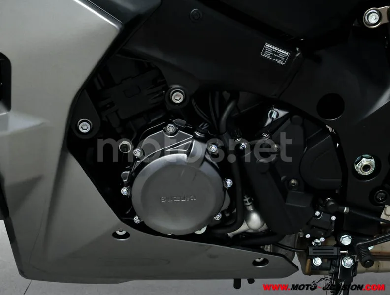Suzuki GSX-S – Vista 10