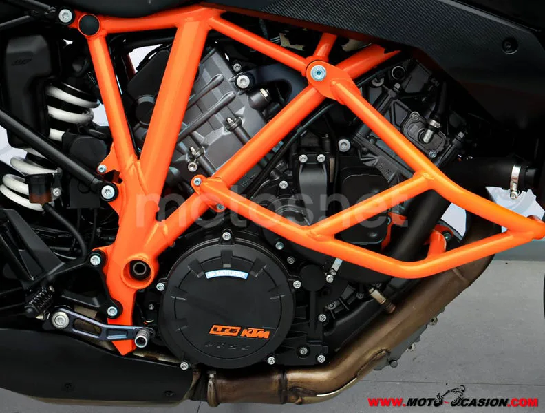 KTM 1290 Super Duke GT – Vista 5