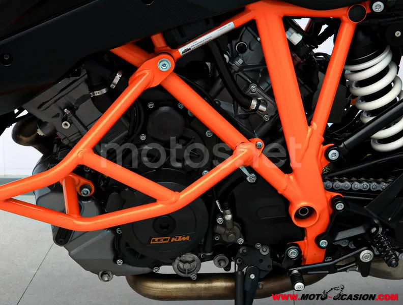 KTM 1290 Super Duke GT – Vista 10