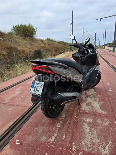 Kymco Grand Dink 300 – Vista 3