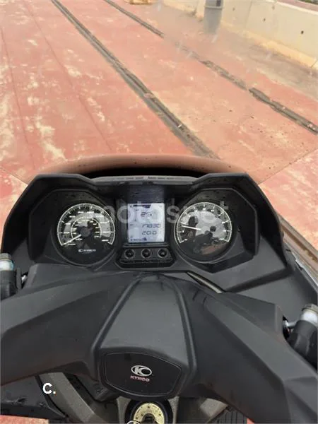 Kymco Grand Dink 300 – Vista 5