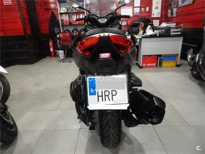 Yamaha XMAX 400 – Vista 7