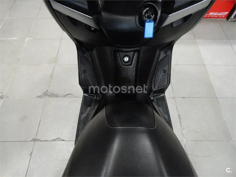 Yamaha XMAX 400 – Vista 10
