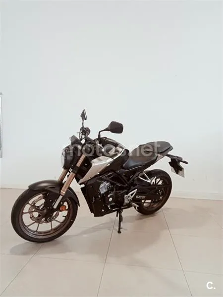 Honda CB 125 R – Vista 3