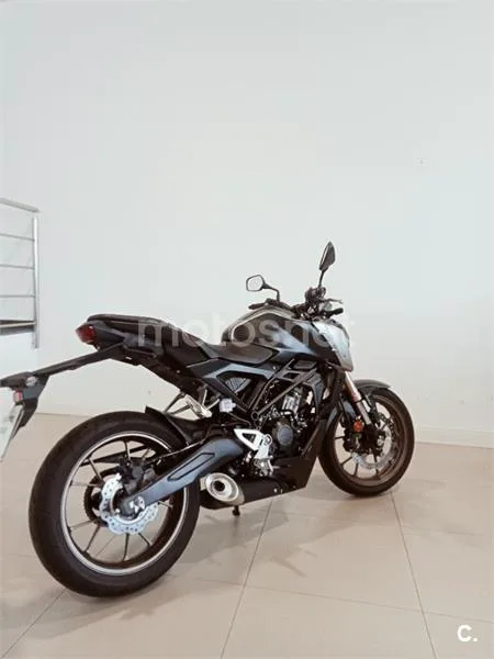 Honda CB 125 R – Vista 5
