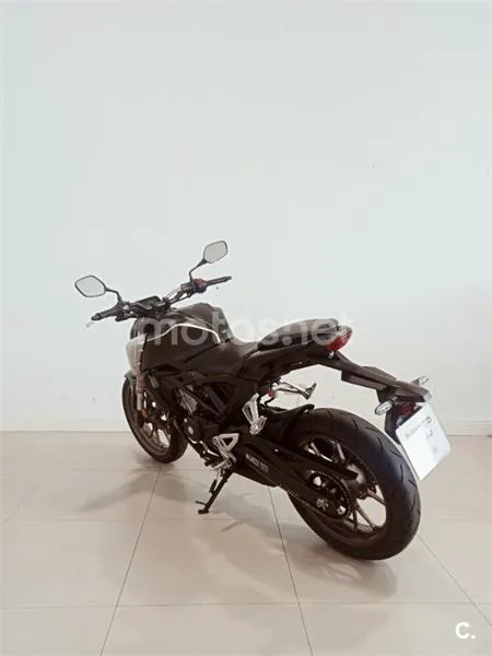 Honda CB 125 R – Vista 6