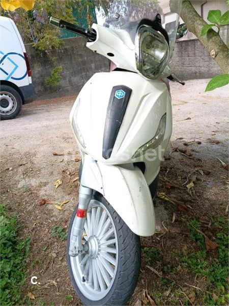 Piaggio Beverly 125 – Vista 4