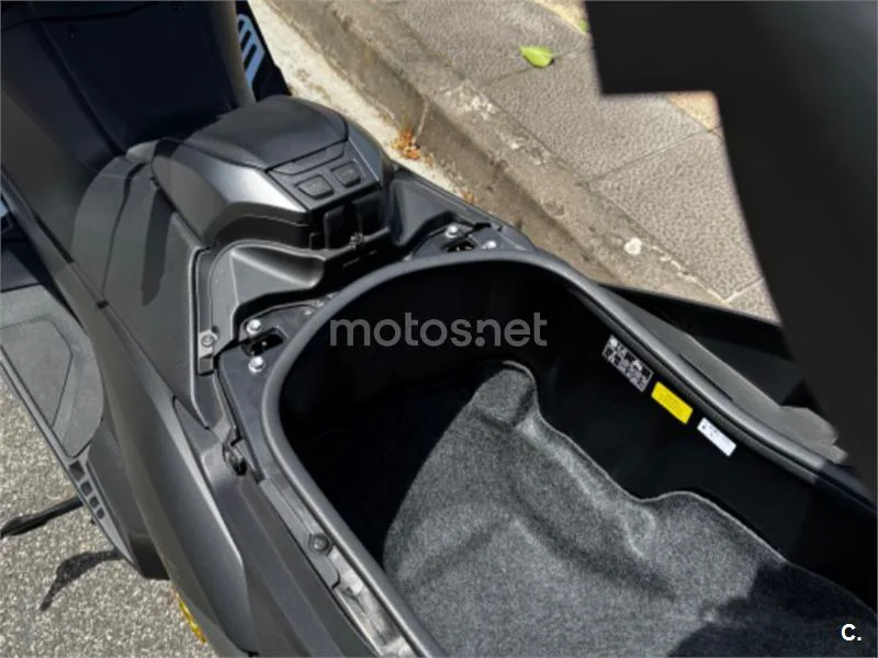Yamaha TMAX 560 – Vista 7