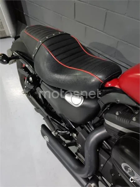 Harley-Davidson Sportster 883 – Vista 13