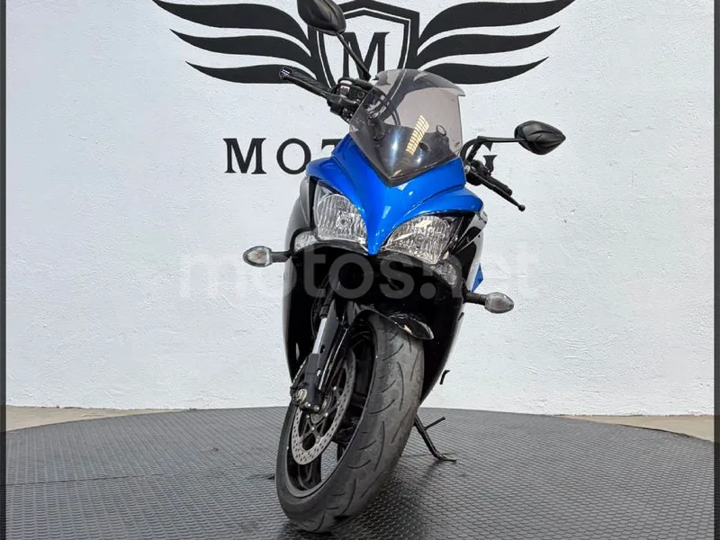 Suzuki GSX-S – Vista 4