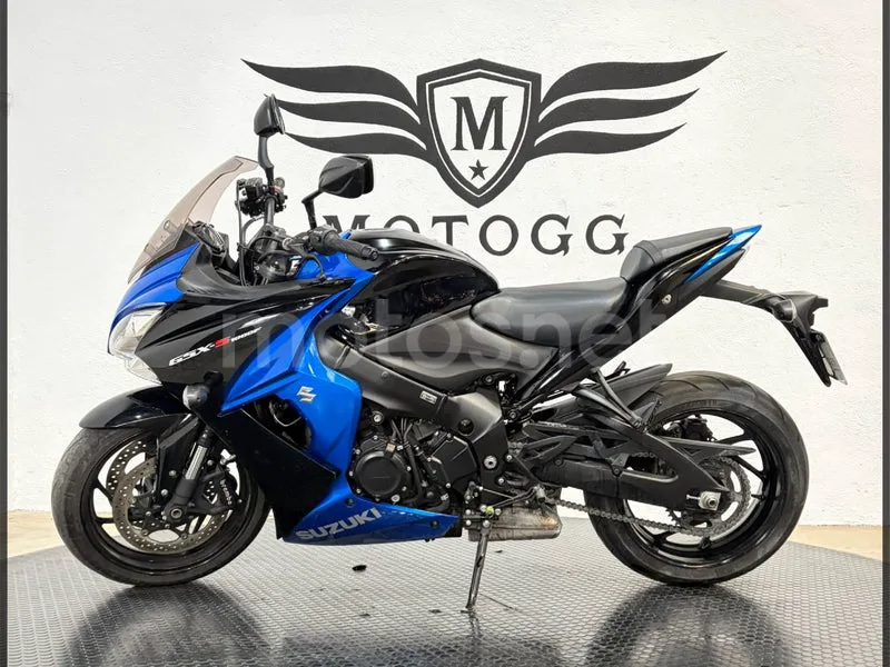 Suzuki GSX-S – Vista 5