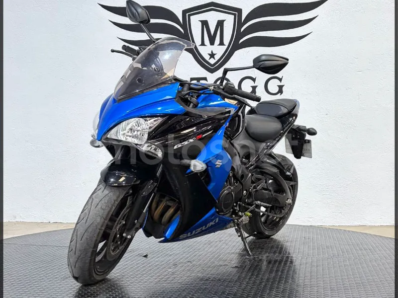 Suzuki GSX-S – Vista 6