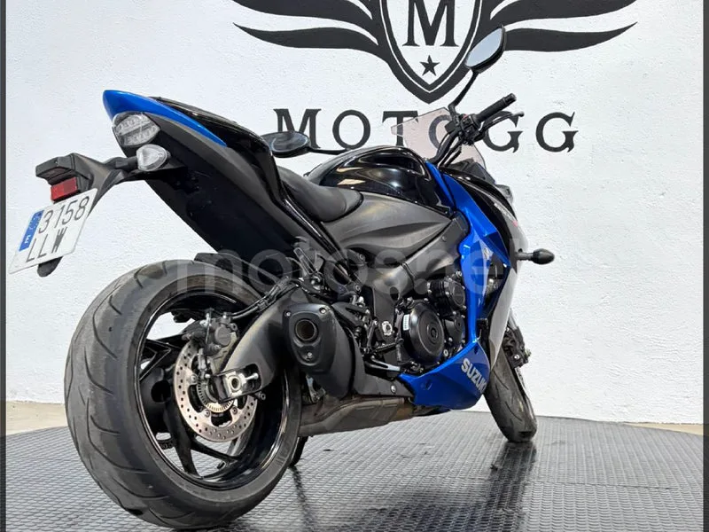 Suzuki GSX-S – Vista 7