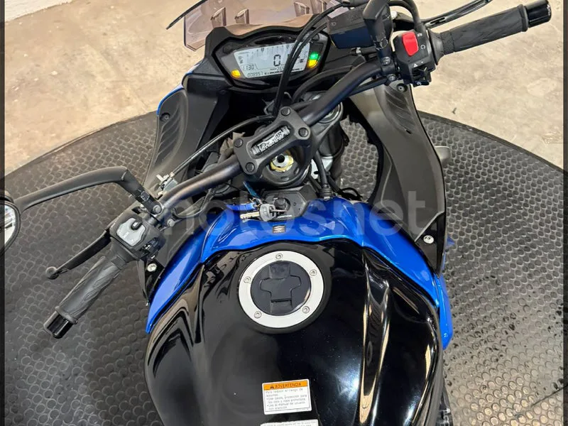 Suzuki GSX-S – Vista 8