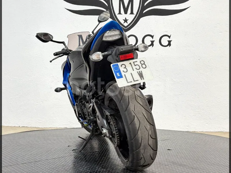 Suzuki GSX-S – Vista 10