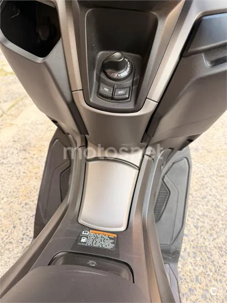 Yamaha NMAX – Vista 4