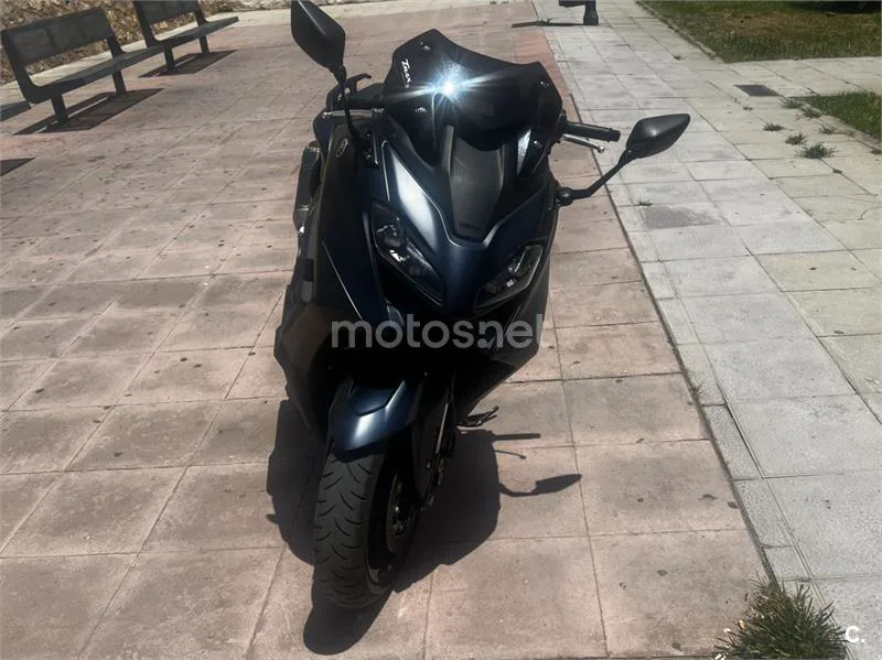 Yamaha TMAX – Vista 3