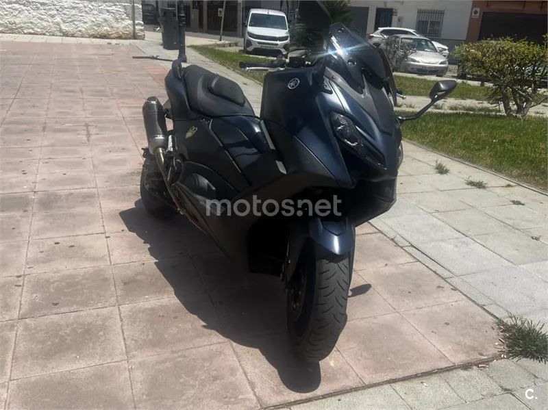Yamaha TMAX – Vista 4