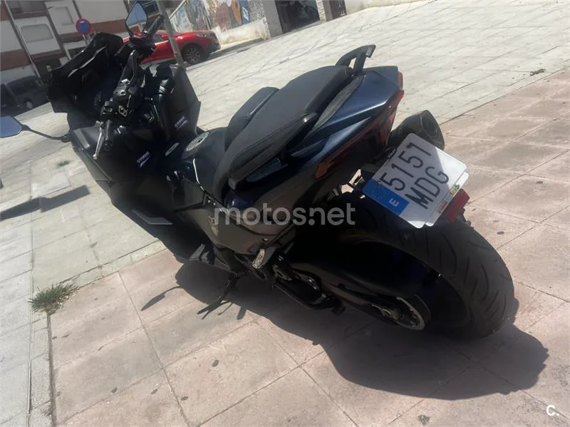 Yamaha TMAX – Vista 8