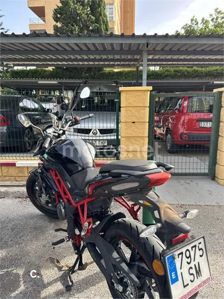 Benelli BN 125 – Vista 3