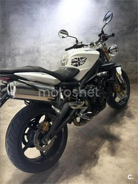 Triumph Street Triple – Vista 3