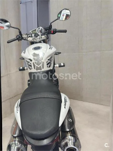 Triumph Street Triple – Vista 4