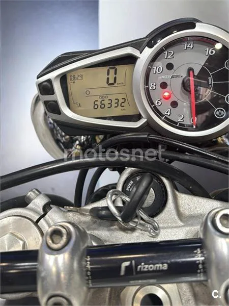 Triumph Street Triple – Vista 5