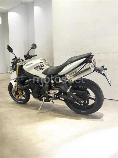 Triumph Street Triple – Vista 6