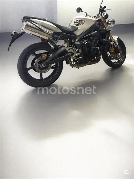 Triumph Street Triple – Vista 8