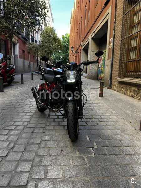Benelli BN 125 – Vista 8