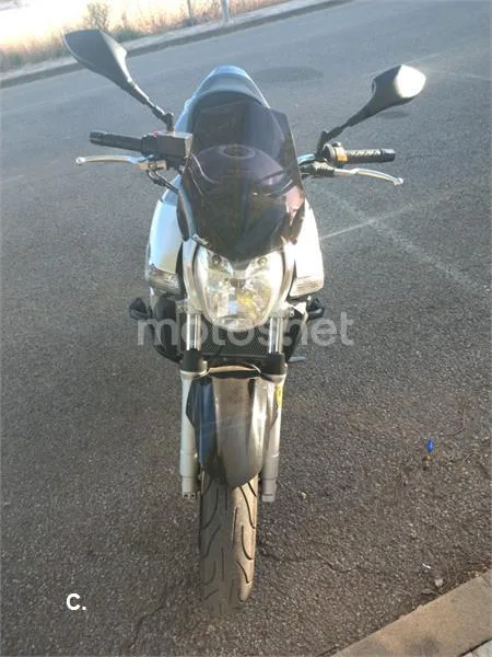 Suzuki GSR 600 – Vista 3