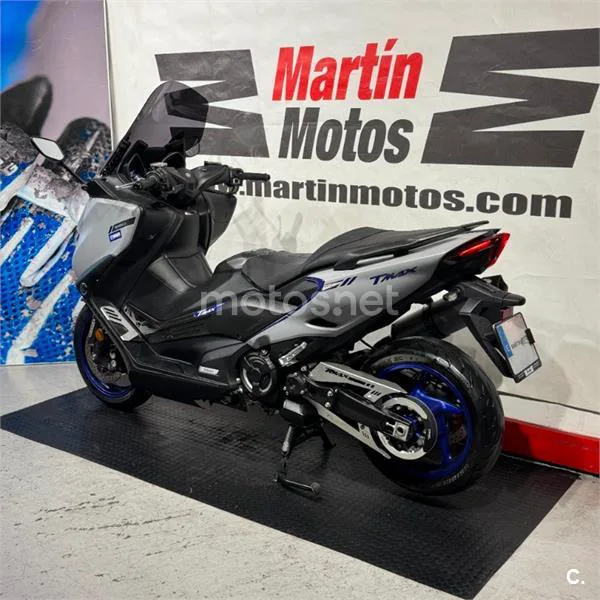 Yamaha TMAX 560 – Vista 12