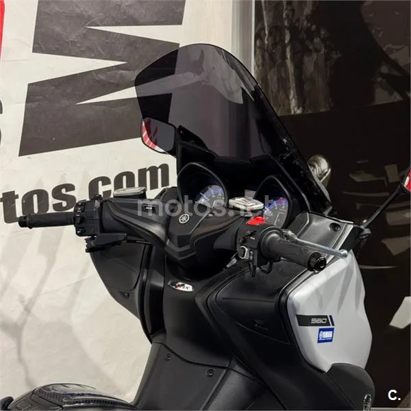 Yamaha TMAX 560 – Vista 17