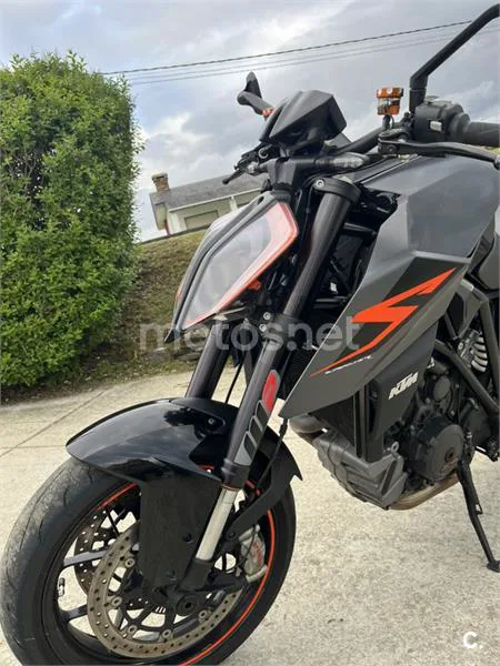KTM 1290 Super Duke R – Vista 12