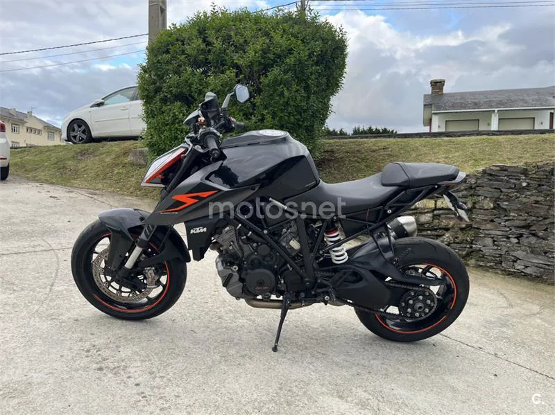KTM 1290 Super Duke R – Vista 14