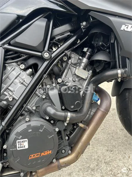 KTM 1290 Super Duke R – Vista 3