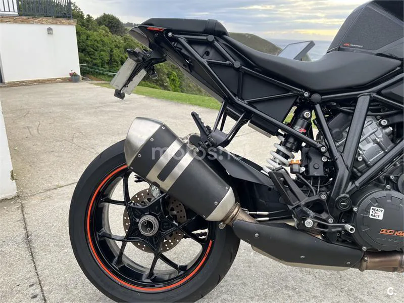 KTM 1290 Super Duke R – Vista 6