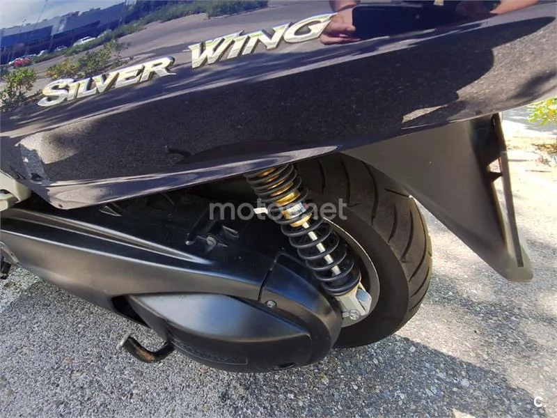 Honda Silver Wing 600 – Vista 8