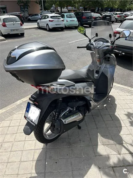 Honda SH 300i – Vista 3