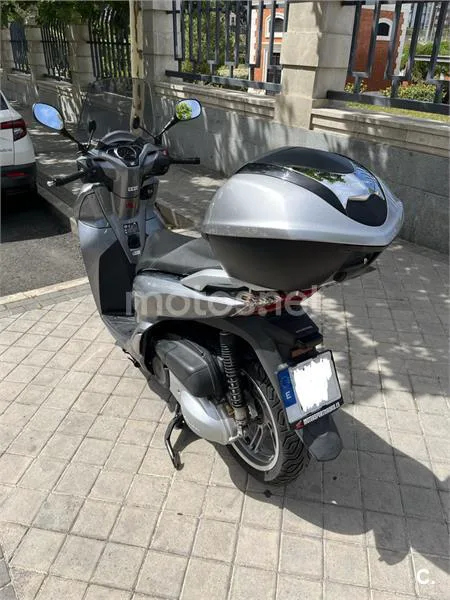 Honda SH 300i – Vista 4