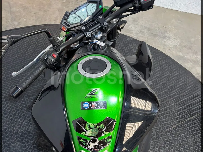 Kawasaki Z800 – Vista 8