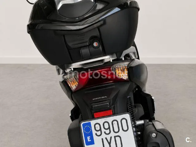 Honda SH300i - Vista 4