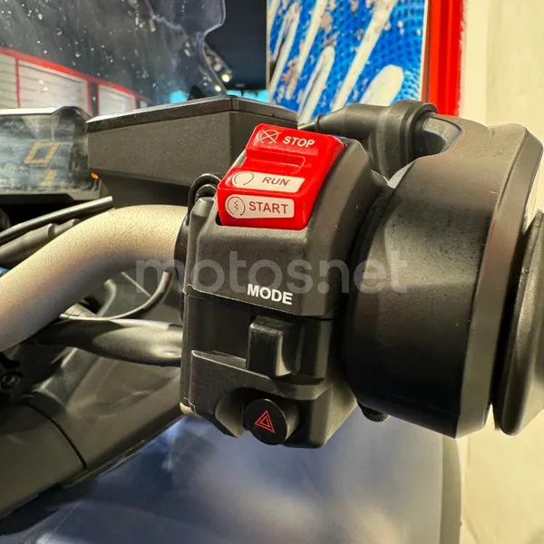 Yamaha Niken – Vista 16