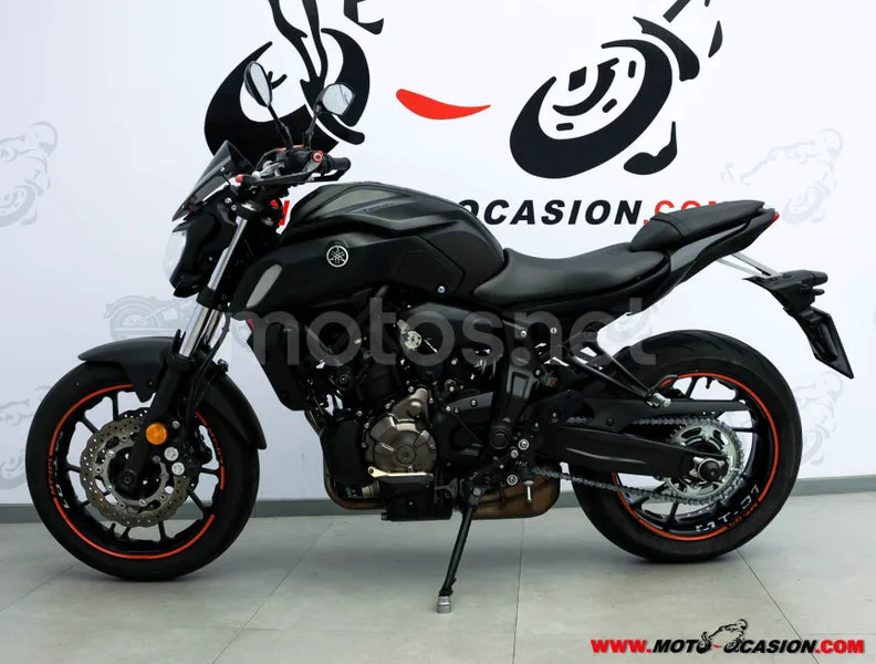 Yamaha MT-07 – Vista 7