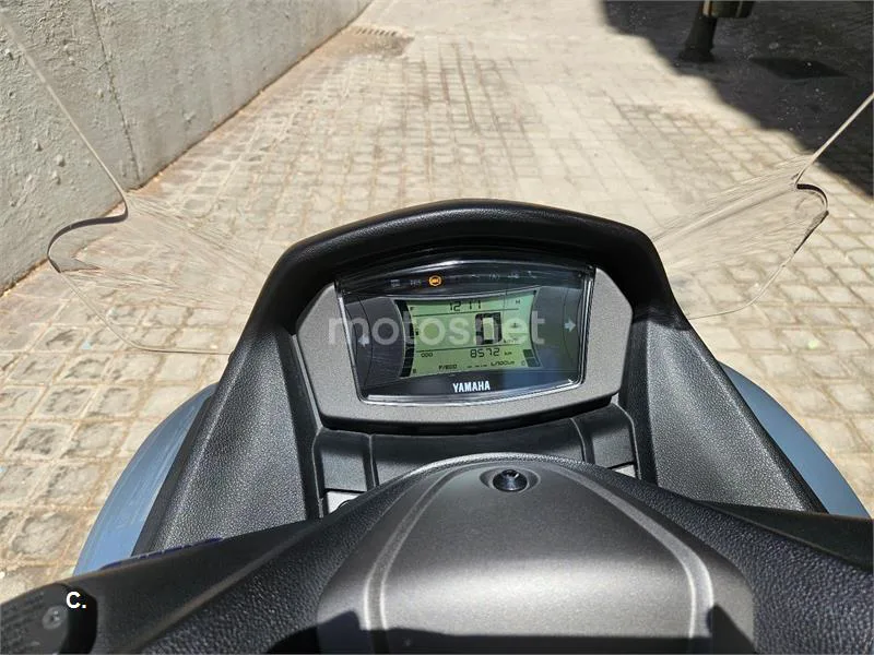 Yamaha NMAX – Vista 12