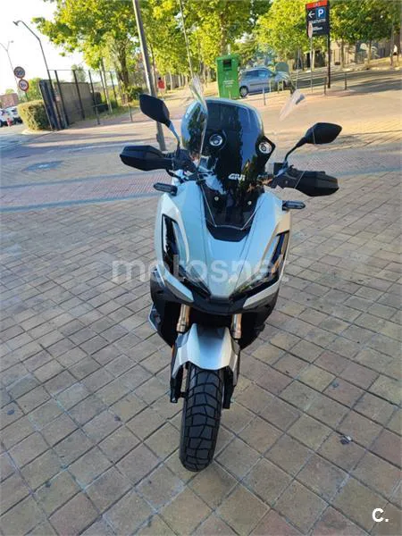 Honda ADV350 - Vista 5